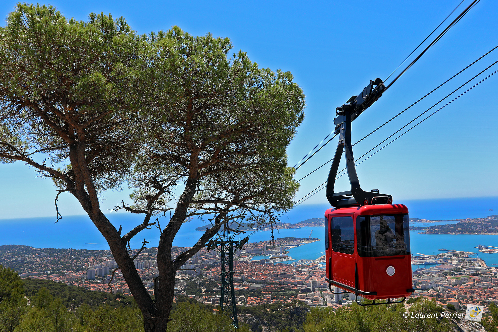 Vue depuis le haut du Mont Faron du téléphérique