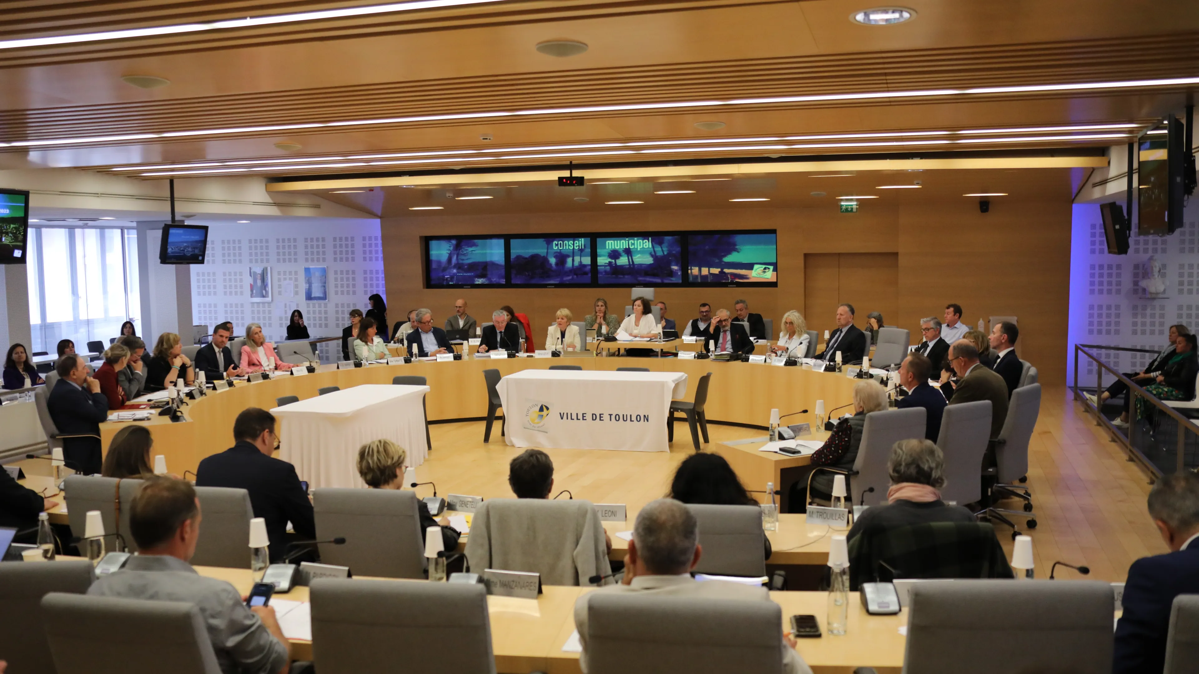 Réunion du conseil municipal de la ville de Toulon