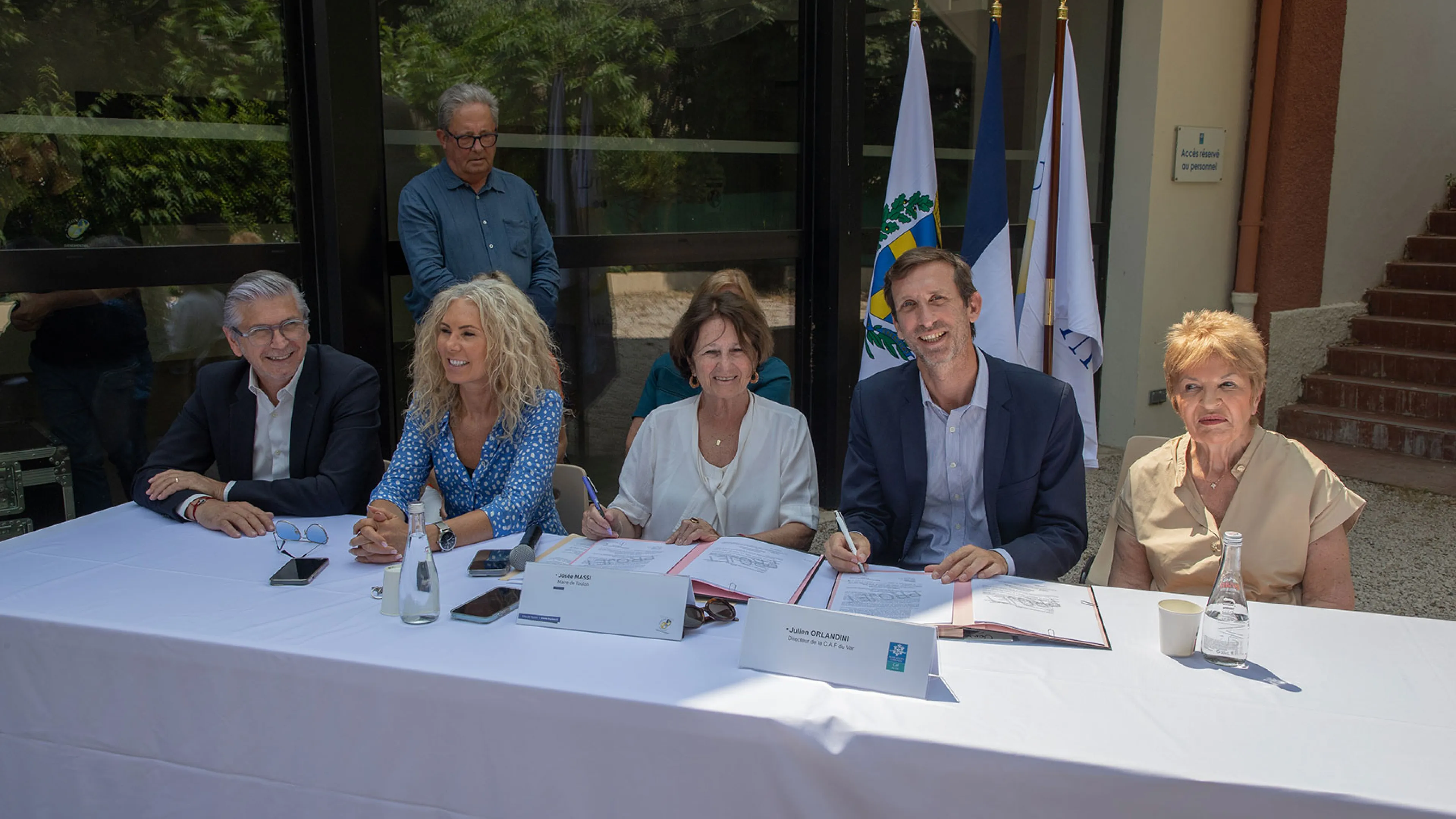 signature de la vente d'une parcelle de la caf au profit de la ville