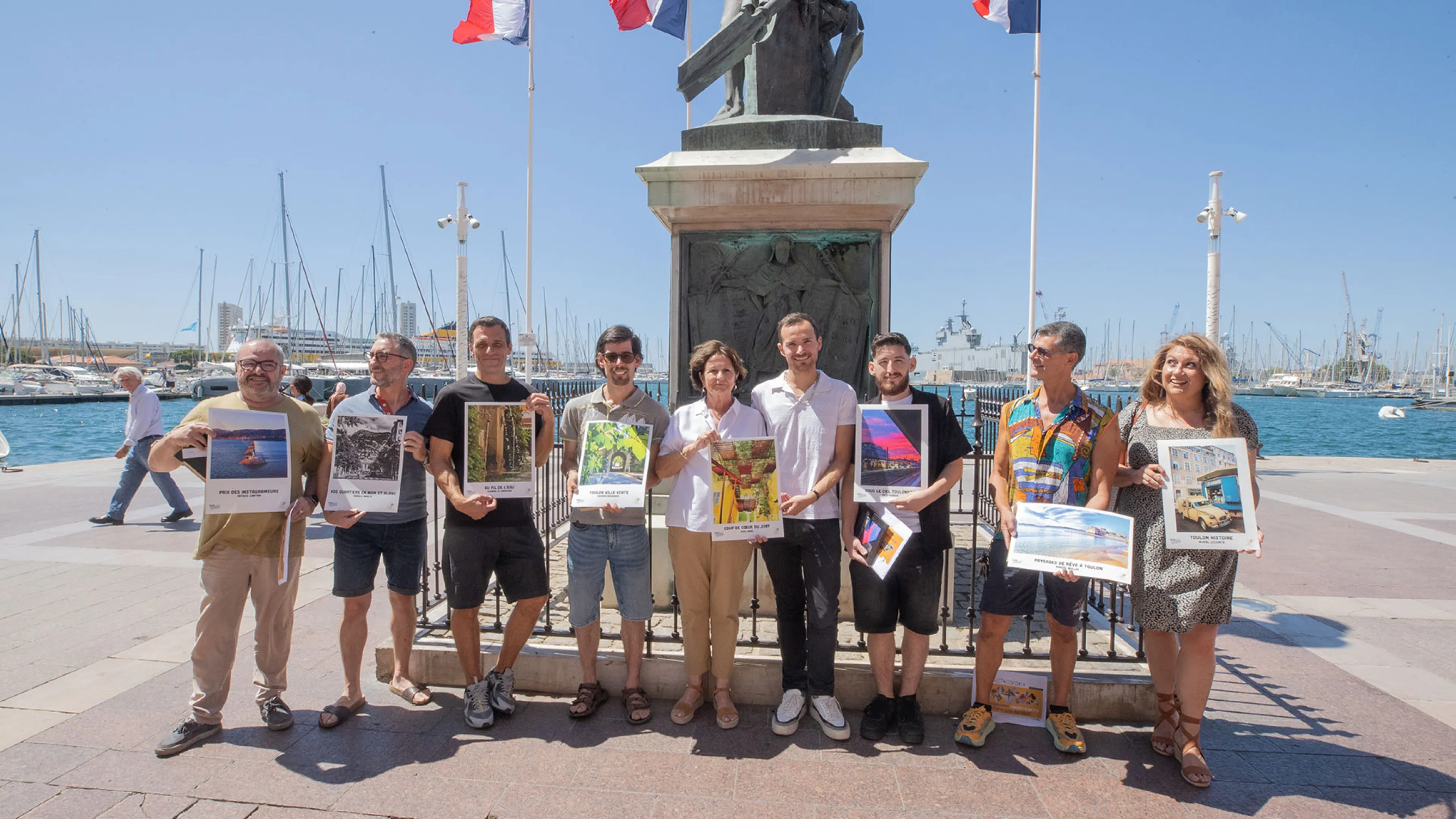 Photo des 8 lauréats du concours #toulonforever2025 autour de Josée Massi, maire de Toulon