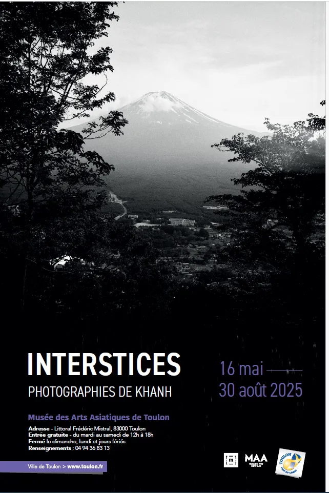 Photographie de Khanh en noir et blanc : un sommet enneigé