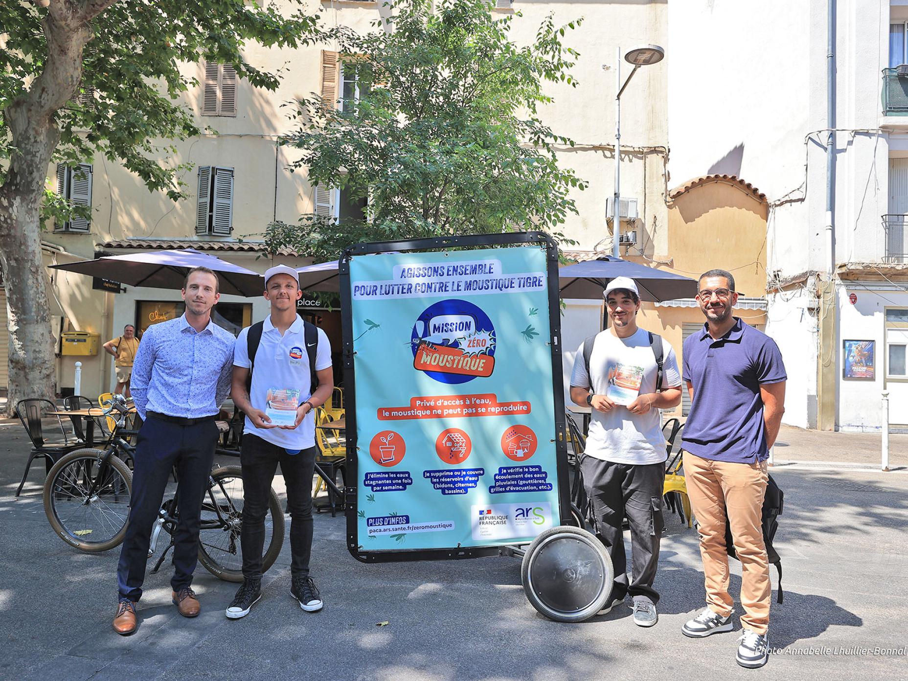 La mission zéro moustique était ce vendredi 27 juin sur la place Martin-Bidouré