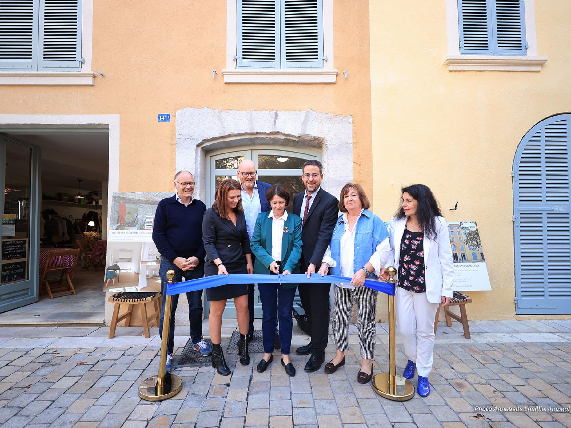 Le ruban inaugural a été coupée par Josée Massi, maire de Toulon, entourée des représentants de VAD et de la SARL SAVO