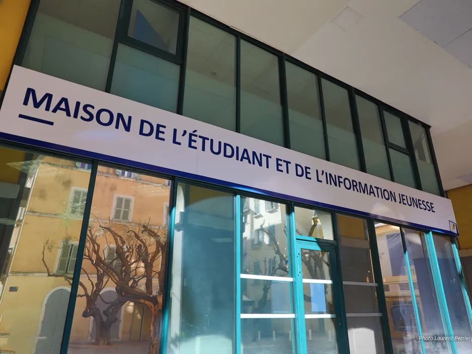 Photographie de l'extérieur de la Maison de l'Etudiant