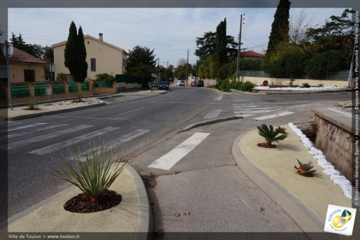 Jardinières Route de la Garde